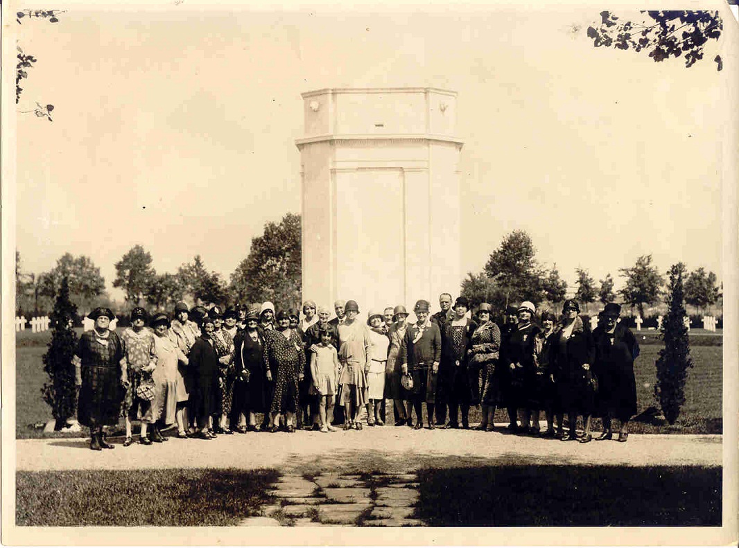 Gold Star Mothers visiting Flanders Field American Cemetery in 1930. Credits: Flanders Field American Cemetery Archives