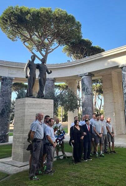 World War II veteran Dominick Critelli with the Sicily-Rome American Cemetery team during his visit of the site. Credits: ABMC.